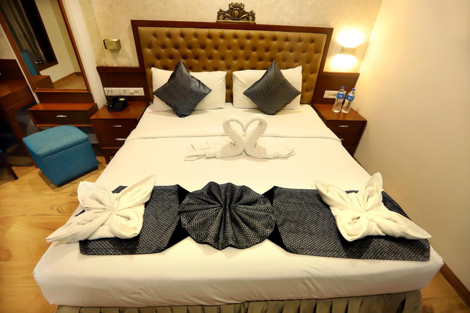 Jalsa Hotel & Banquets,Indaur Exteriér fotografie
