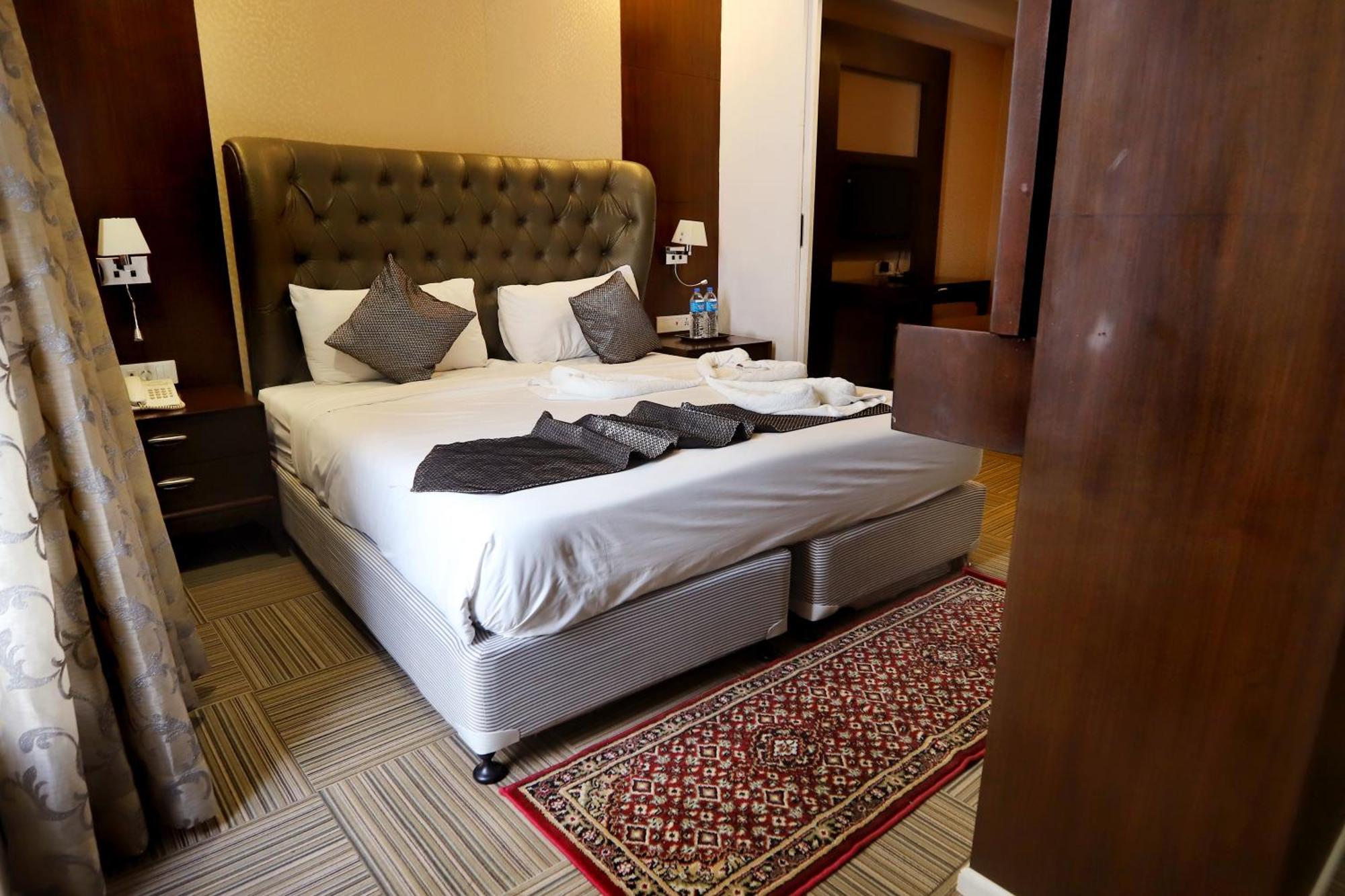 Jalsa Hotel & Banquets,Indaur Exteriér fotografie