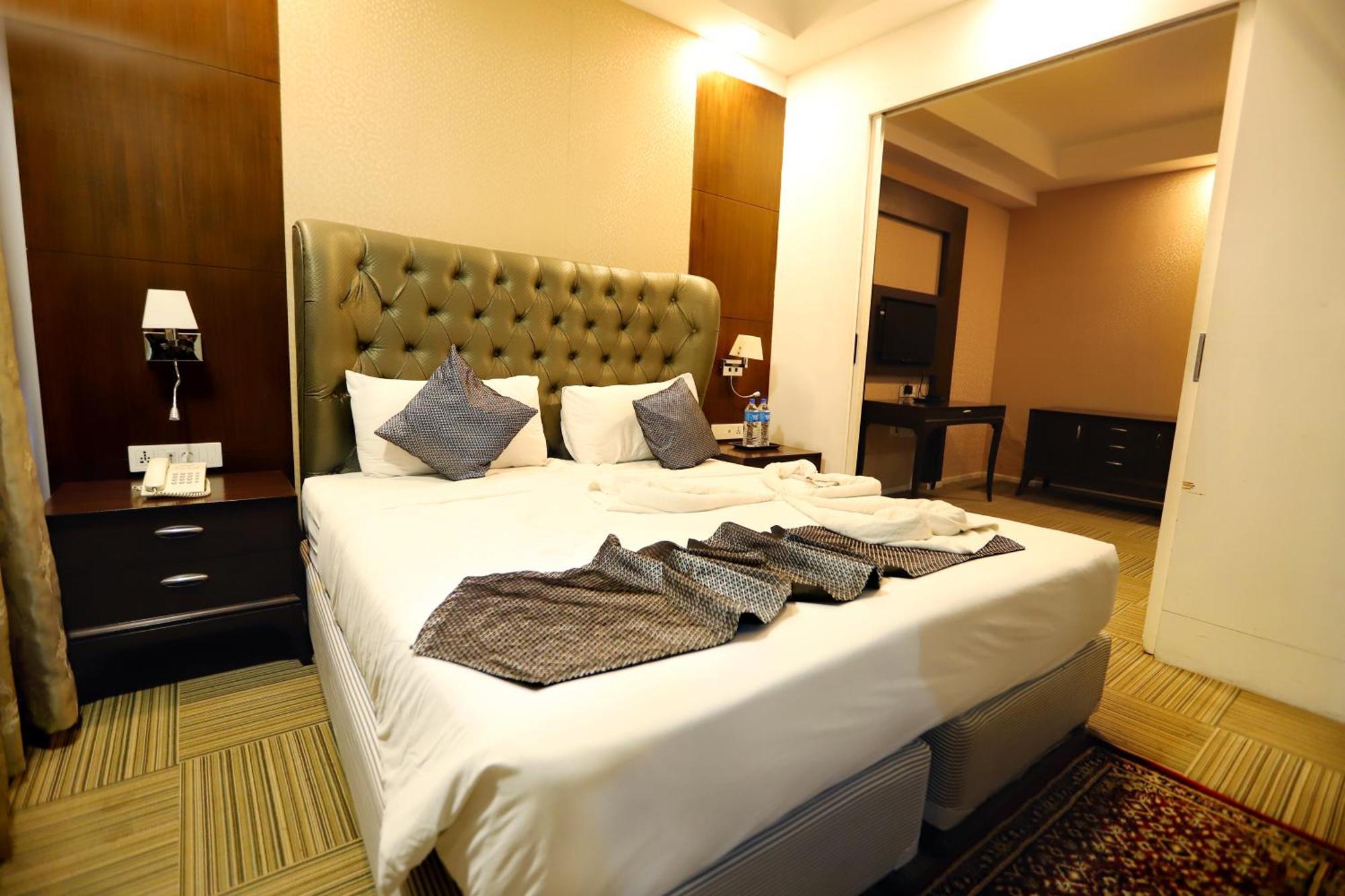 Jalsa Hotel & Banquets,Indaur Exteriér fotografie