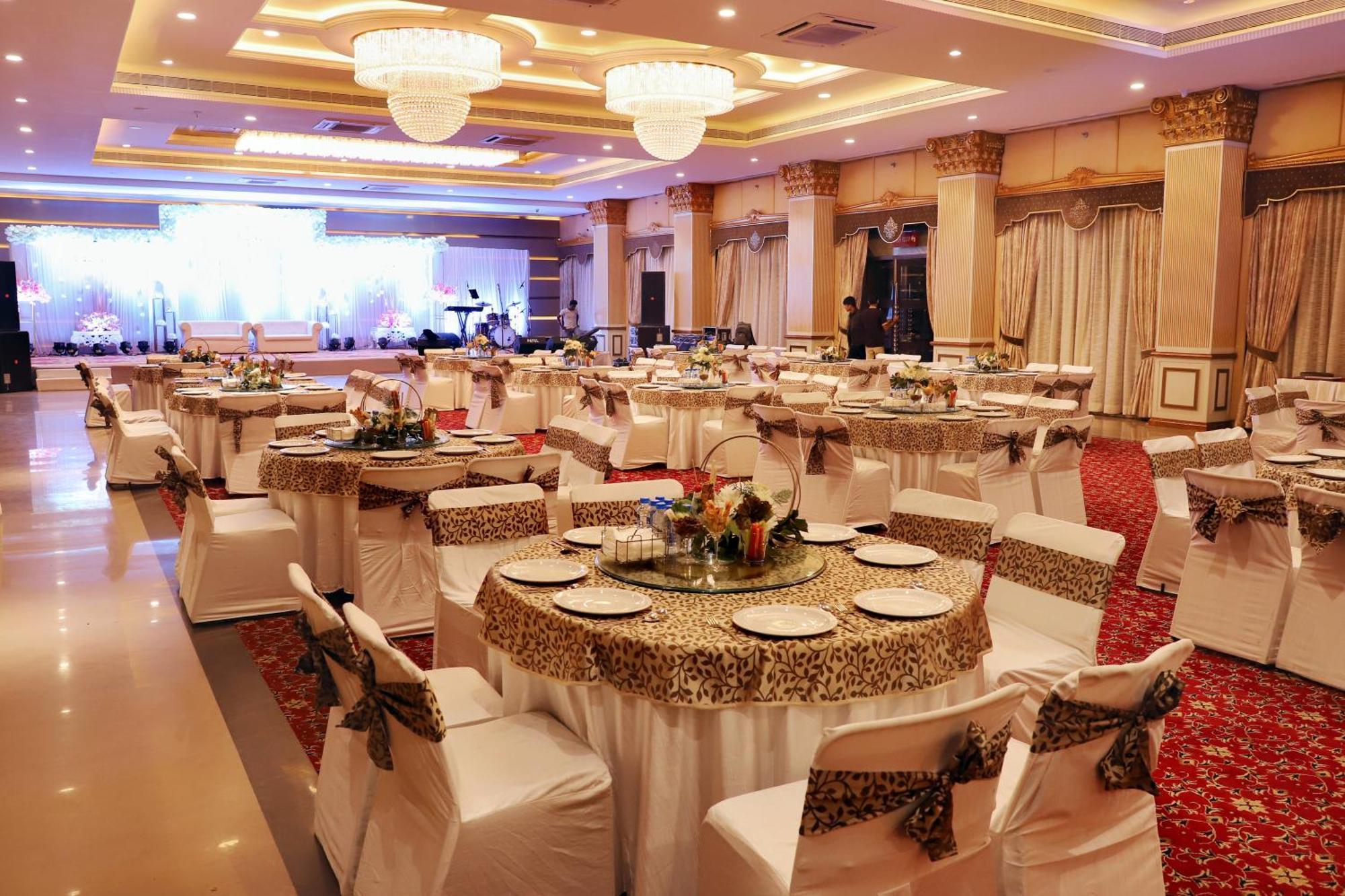 Jalsa Hotel & Banquets,Indaur Exteriér fotografie