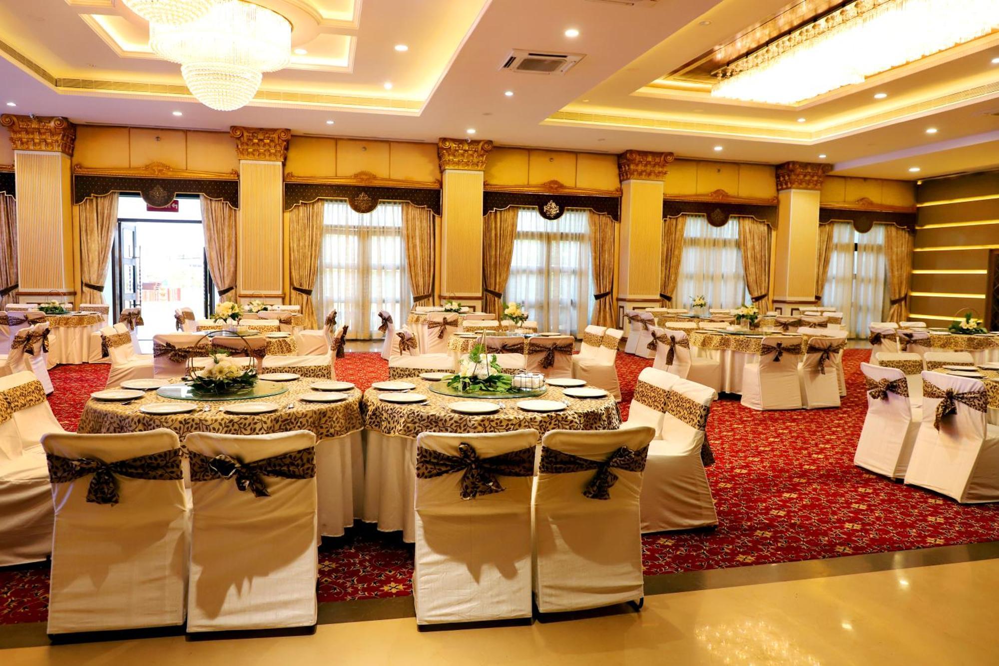 Jalsa Hotel & Banquets,Indaur Exteriér fotografie